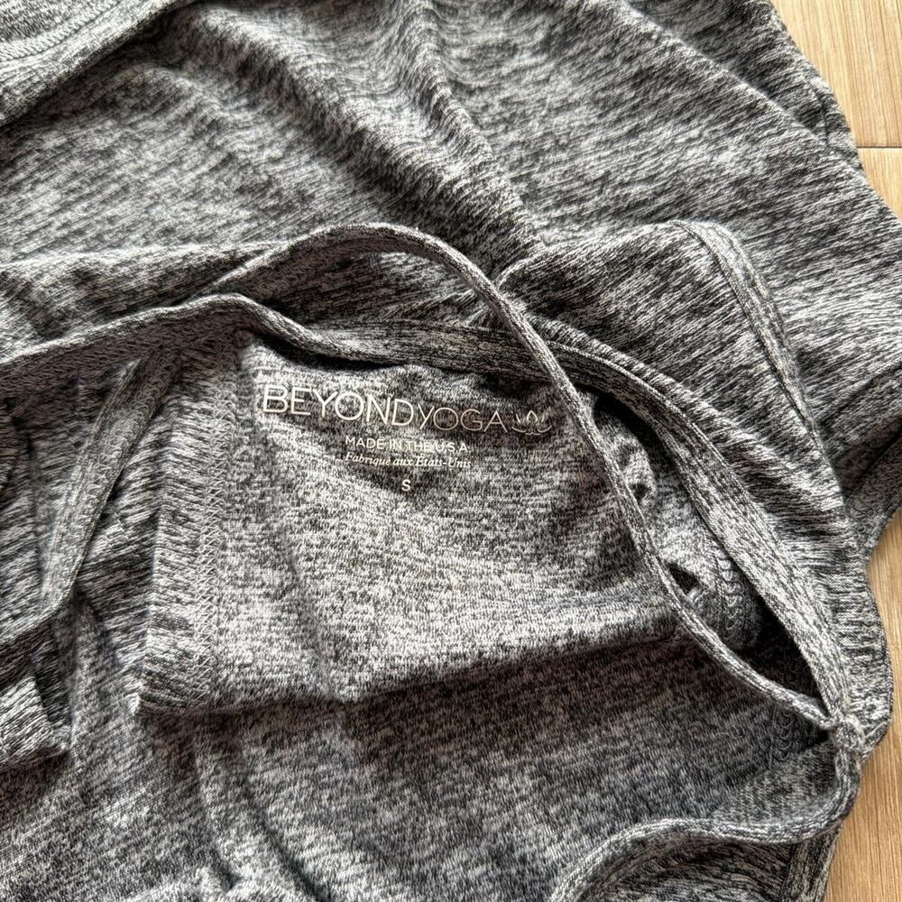 Beyond yoga grey tank top Size S - Picture 3 of 3